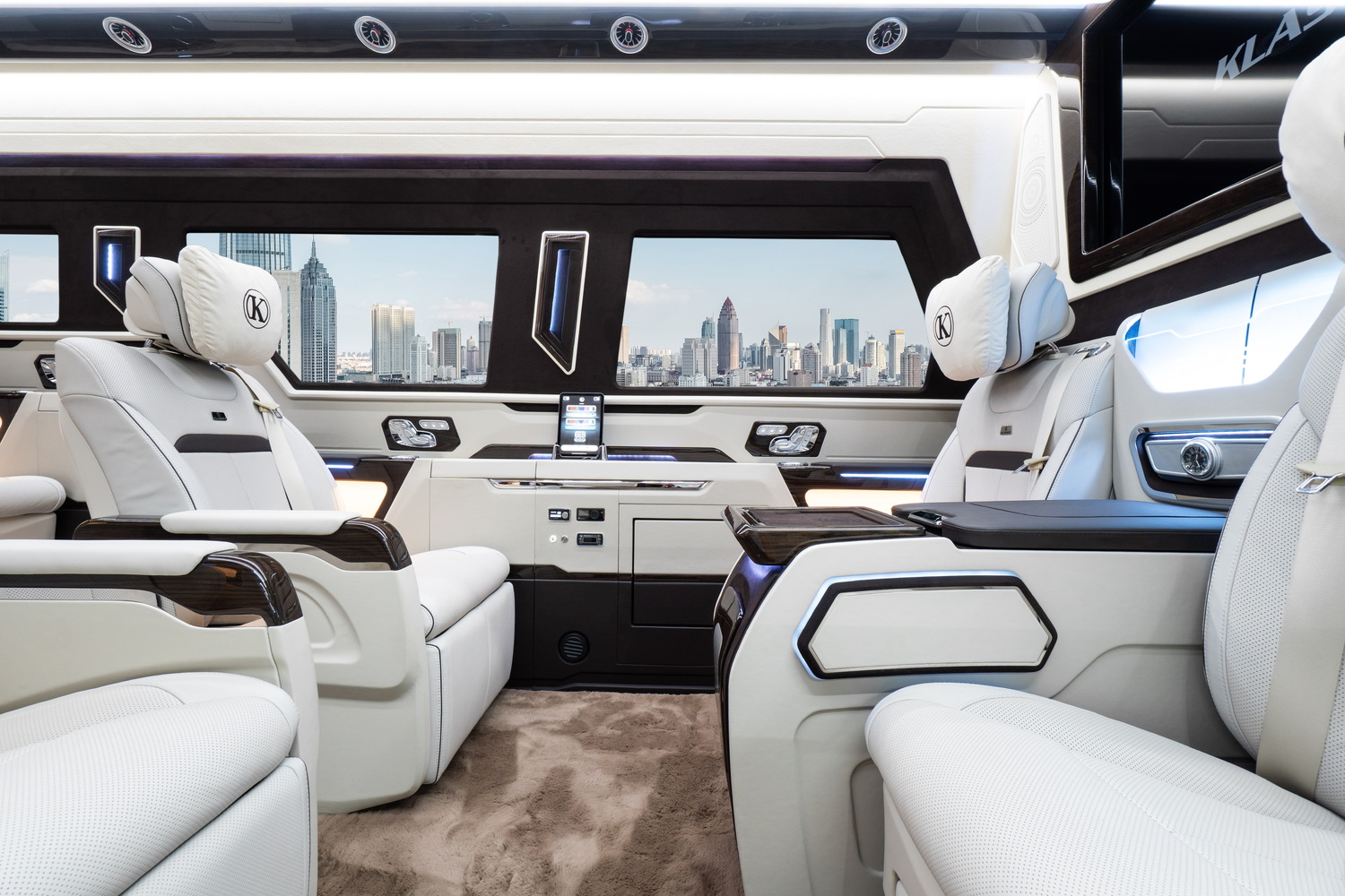 Mercedes-Benz Sprinter Luxury VIP JetVan mit privatem WC von KLASSEN