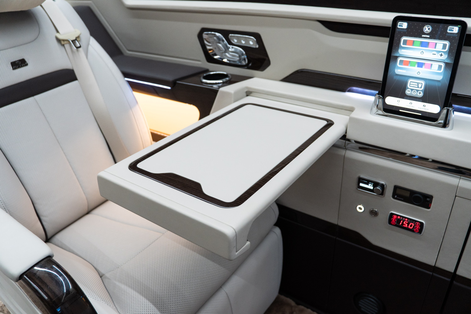 Mercedes-Benz Sprinter Luxury VIP JetVan mit privatem WC von KLASSEN