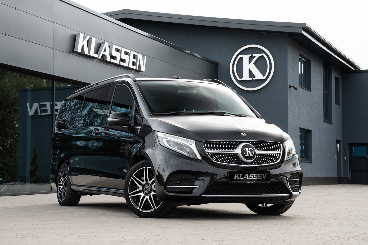 Bespoke interior combined with exclusive Materials manufactured in Germany by KLASSEN. Manufactured in Germany. Check out all new available First Class Vans. Worldwide delivery. Limited First Class Vans. Exclusive Upholstery. Worldwide warranty