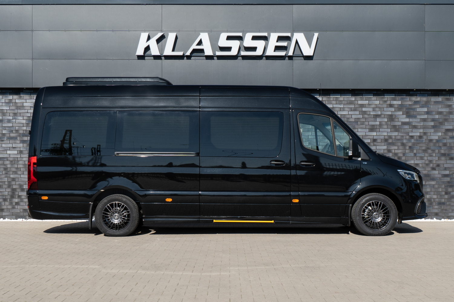 Mercedes-Benz Sprinter Designstrategie der KLASSEN kann auch der neue Sprinter durch ein klares und attraktives Exterieur überzeugen.
