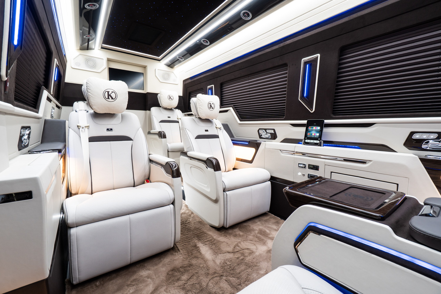 Mercedes-Benz Sprinter Luxury VIP JetVan mit privatem WC von KLASSEN