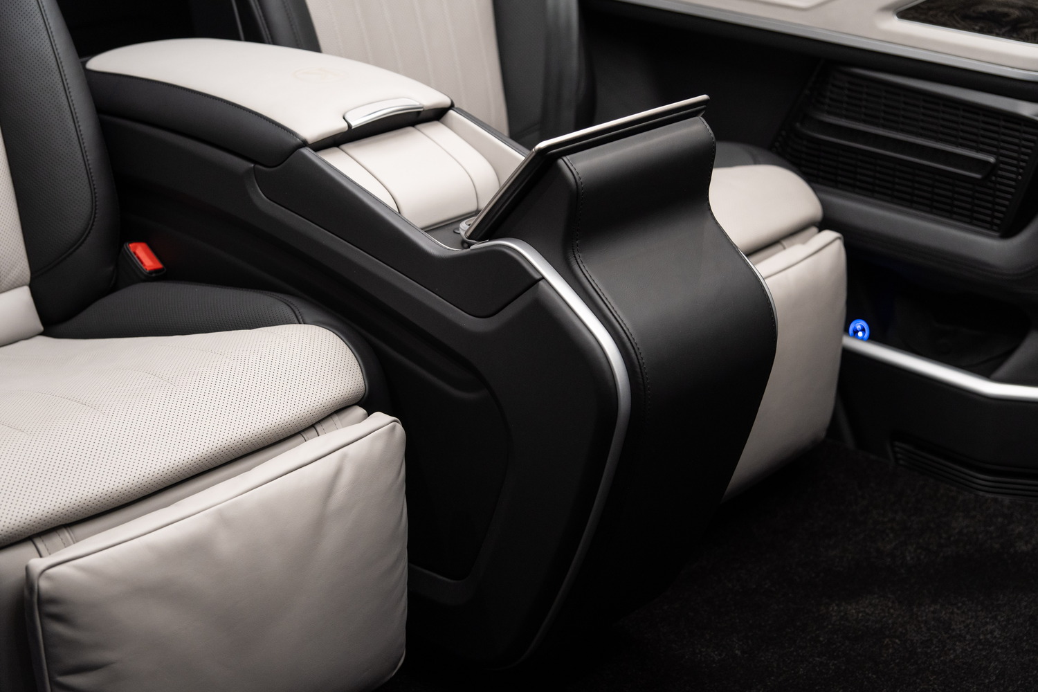 Mercedes-Benz VLE mit KLASSEN Interieur: die neue elektrische Grand Limousine für absoluten Komfort