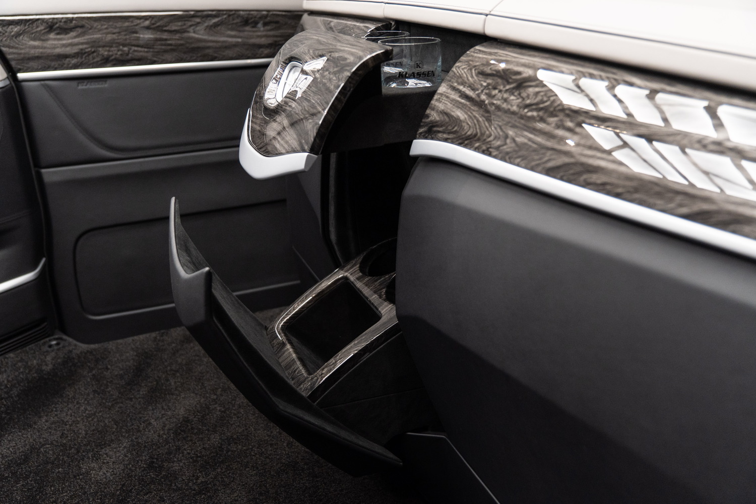 Mercedes-Benz VLE mit KLASSEN Interieur: die neue elektrische Grand Limousine für absoluten Komfort