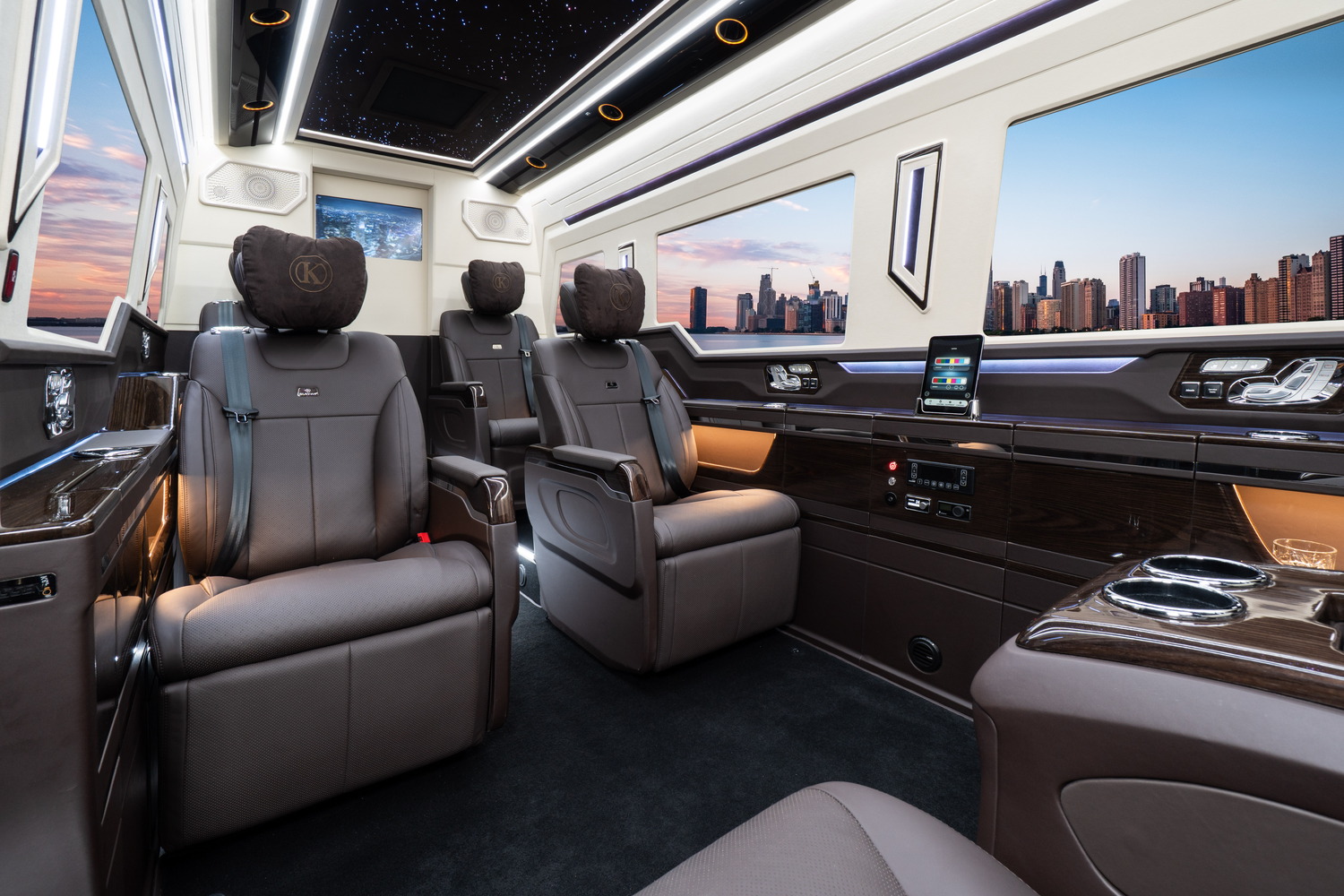 Volkswagen T5 Power Drift Luxury: das erste VIP-Fahrzeug von KLASSEN mit Porsche-Motor und Audi-A8-Fahrwerk
