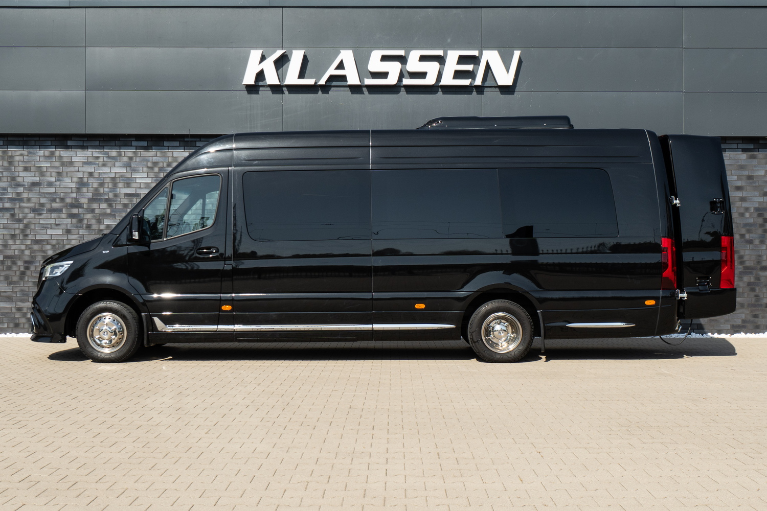 Mercedes-Benz Sprinter Luxury VIP JetVan mit privatem WC von KLASSEN