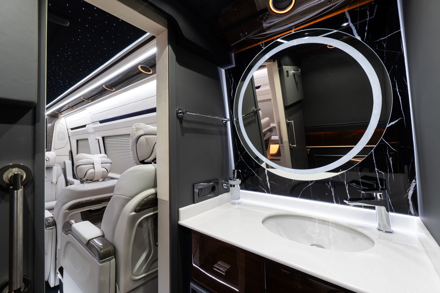 Mercedes-Benz Sprinter 519 CDI KLASSEN Luxus VIP JetVAN Bus - Modell 2024: Toilet