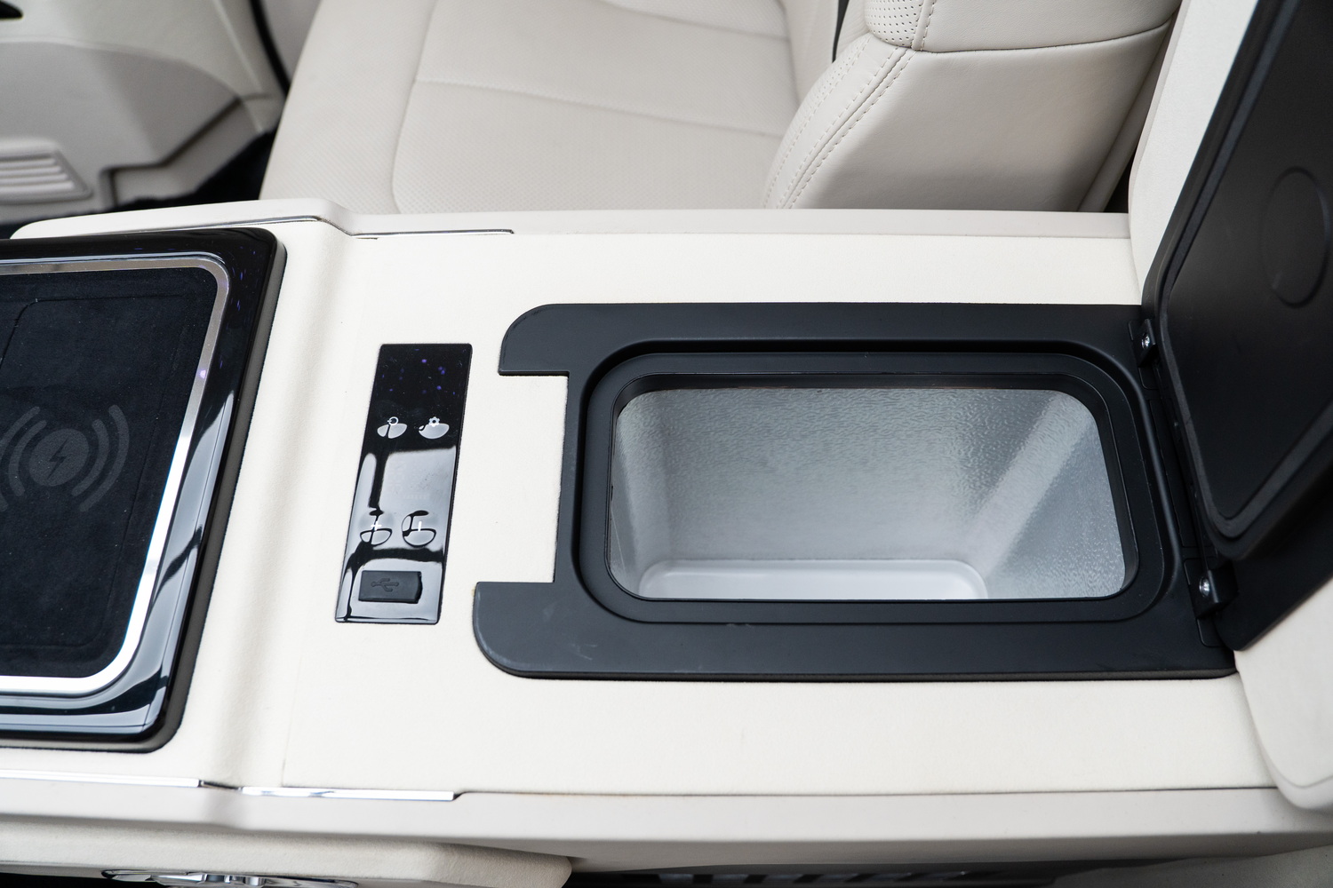 Neuer Mercedes-Benz VLE KLASSEN: elektrische Grand Limousine mit Interieur MVE_1_1721
