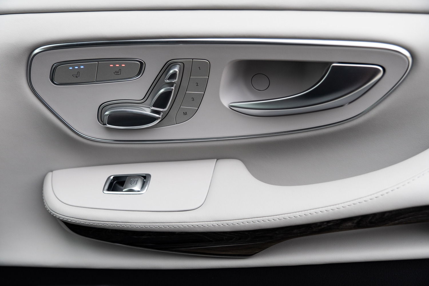 Mercedes-Benz VLE mit KLASSEN Interieur: die neue elektrische Grand Limousine für absoluten Komfort