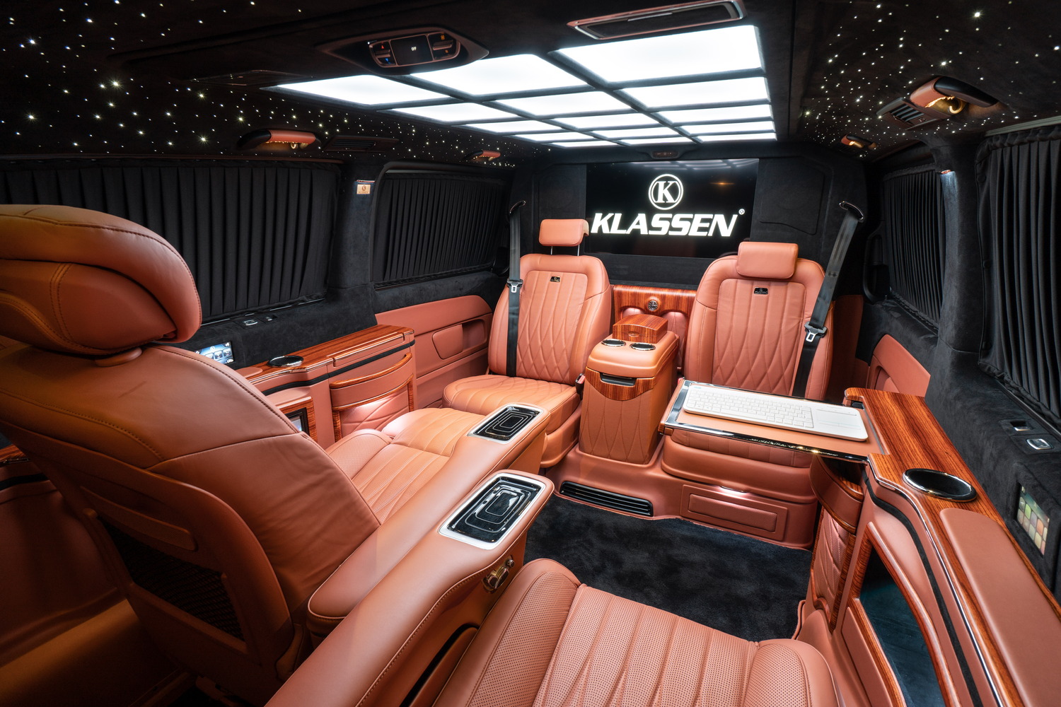 Тюнинг от ателье KLASSEN – способ взглянуть по-новому на ваш Mercedes-Benz V-class, увидеть его сильные стороны и подчеркнуть индивидуальность.