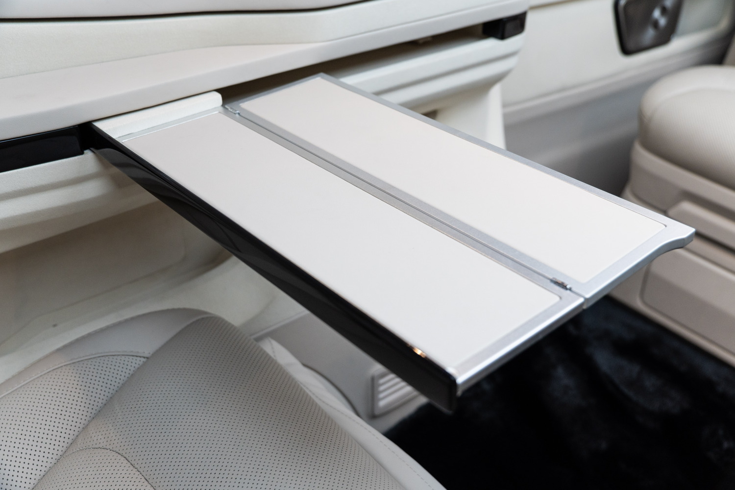 New Mercedes-Benz VLE KLASSEN: electric Grand Limousine with MVE_1_1721 interior