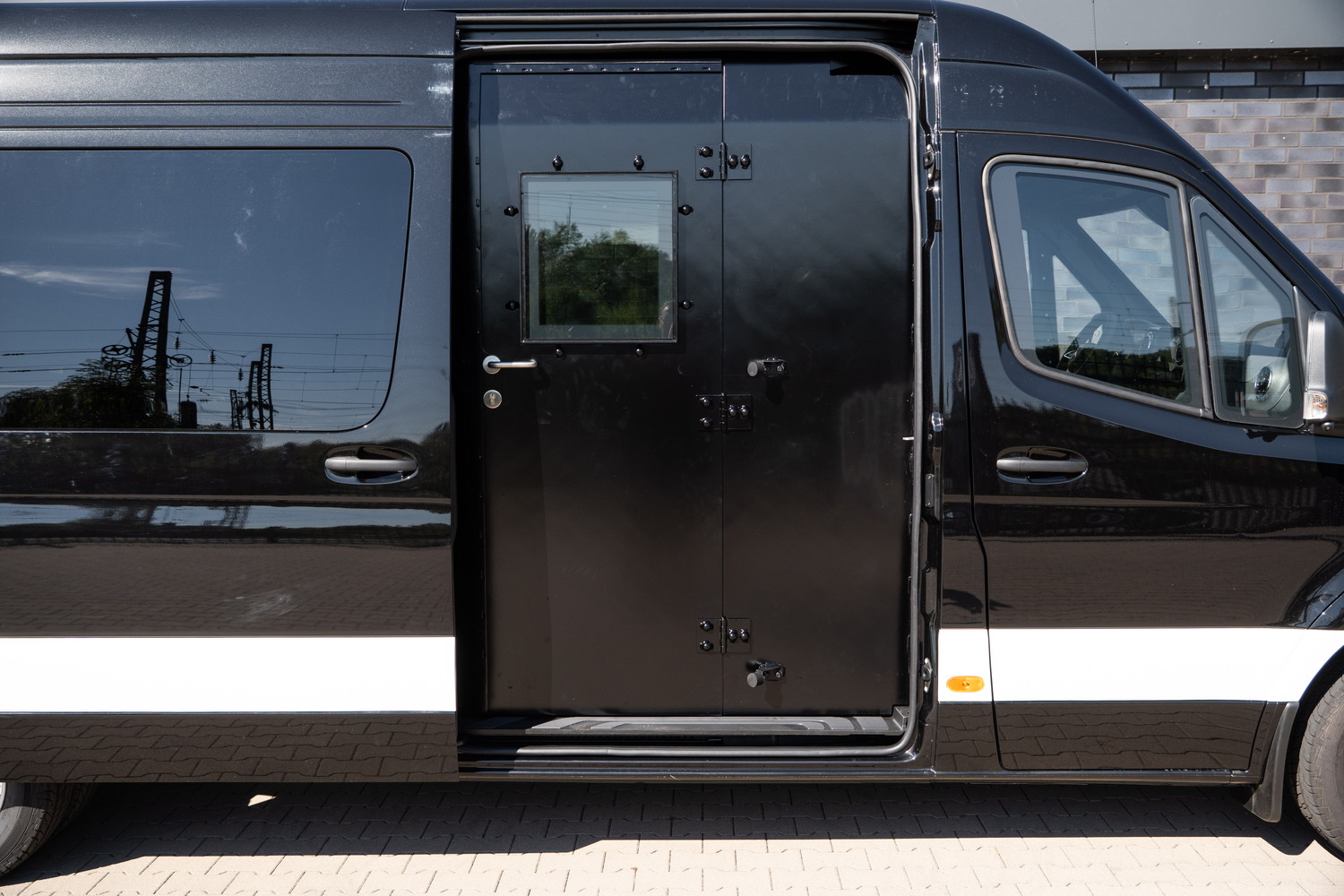 KLASSEN BUNKER: neuer gepanzerter Sprinter mit VR8-Schutz und einem Drohnenabwehrsystem in Entwicklung