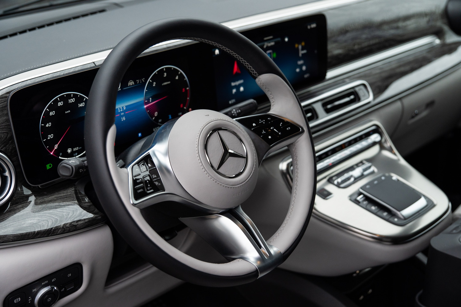Mercedes-Benz VLE mit KLASSEN Interieur: die neue elektrische Grand Limousine für absoluten Komfort