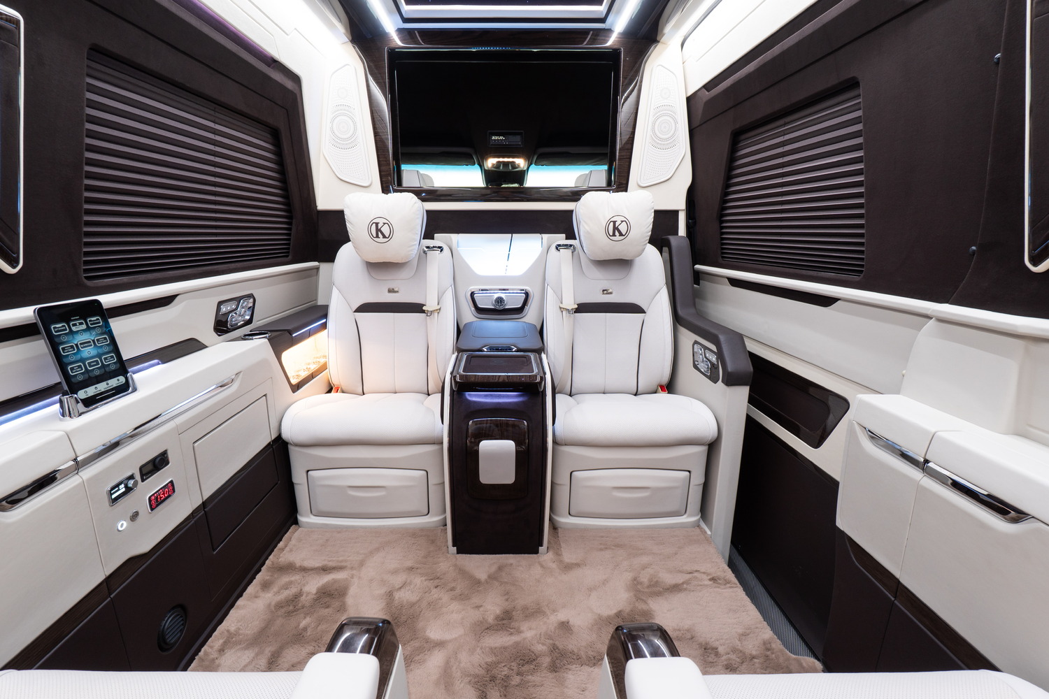 Mercedes-Benz Sprinter Luxury VIP JetVan mit privatem WC von KLASSEN