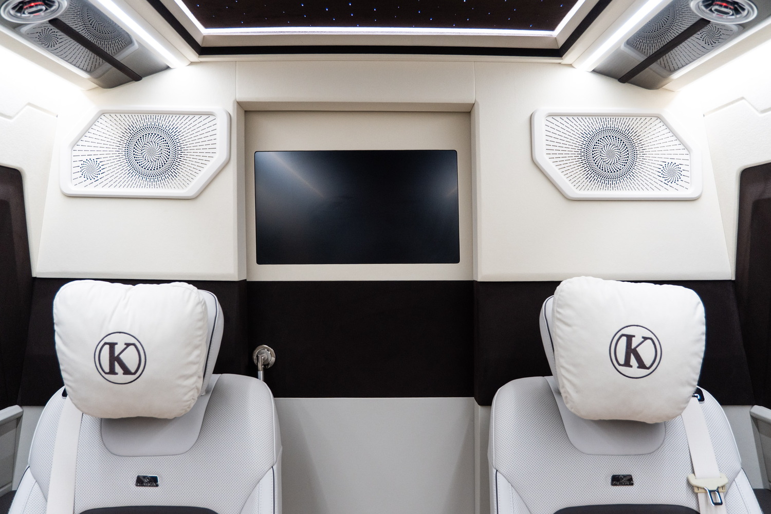 Mercedes-Benz Sprinter Luxury VIP JetVan mit privatem WC von KLASSEN