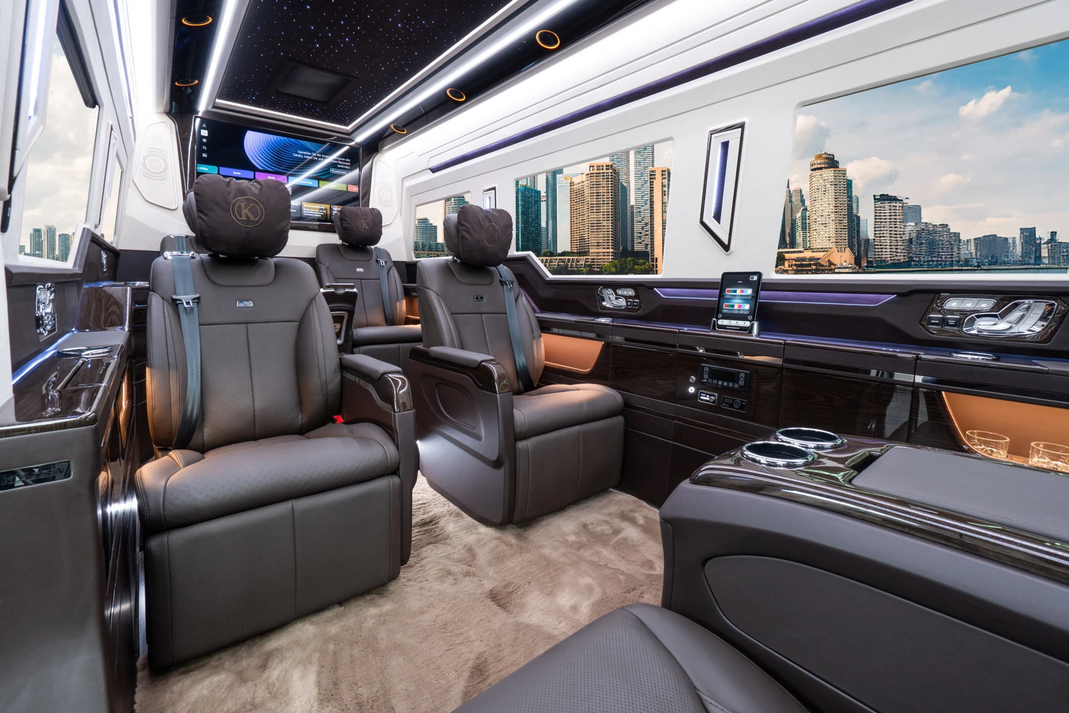KLASSEN auf der Monaco Yacht Show 2026: neuer VIP Sprinter und exklusiver Mercedes-Benz V-Class