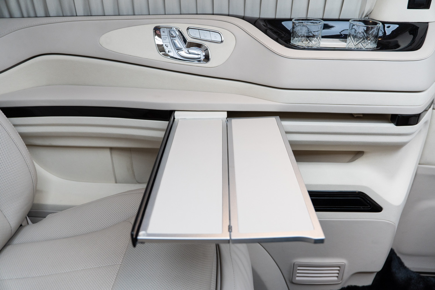 New Mercedes-Benz VLE KLASSEN: electric Grand Limousine with MVE_1_1721 interior