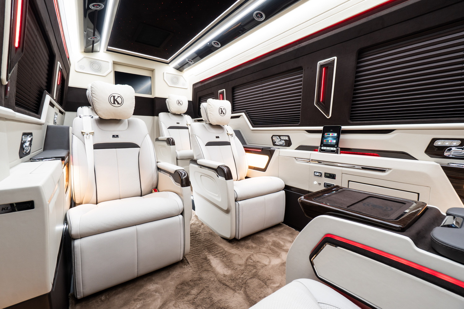 Mercedes-Benz Sprinter Luxury VIP JetVan mit privatem WC von KLASSEN