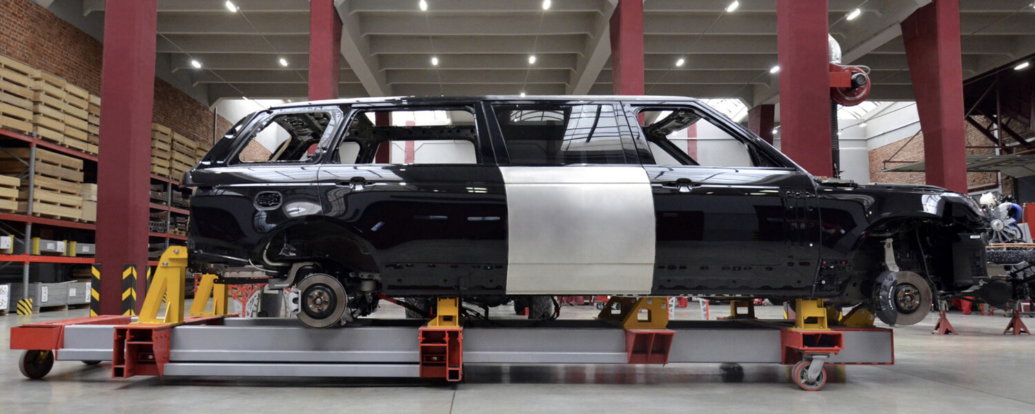 A limousine Range Rover stretched out by 1,000mm