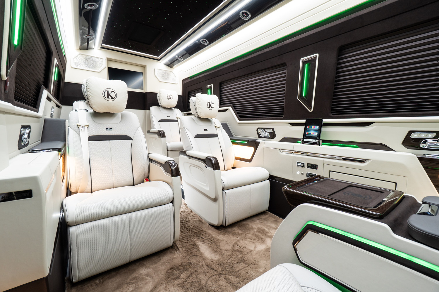 Mercedes-Benz Sprinter Luxury VIP JetVan mit privatem WC von KLASSEN