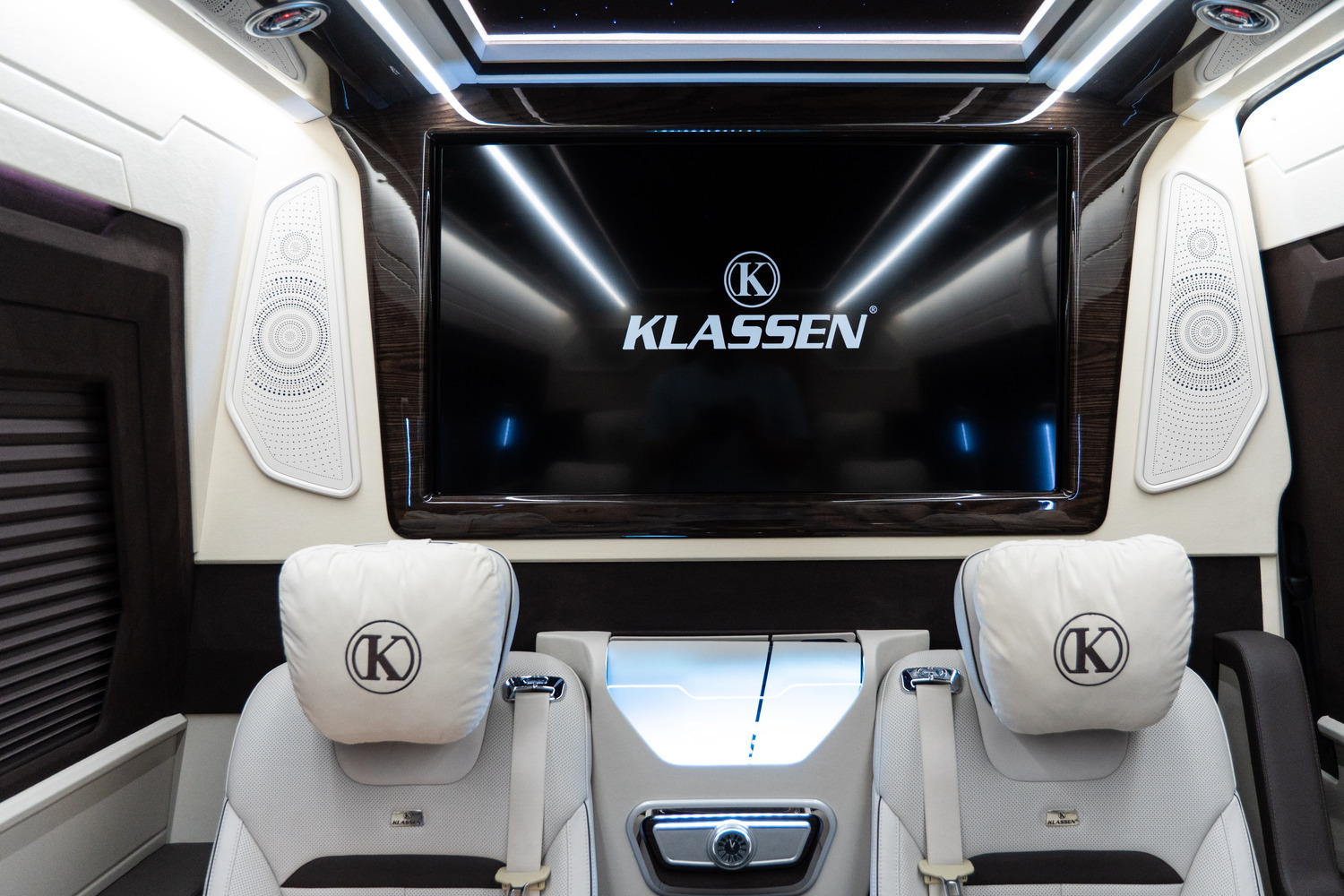 Mercedes-Benz Sprinter Luxury VIP JetVan mit privatem WC von KLASSEN