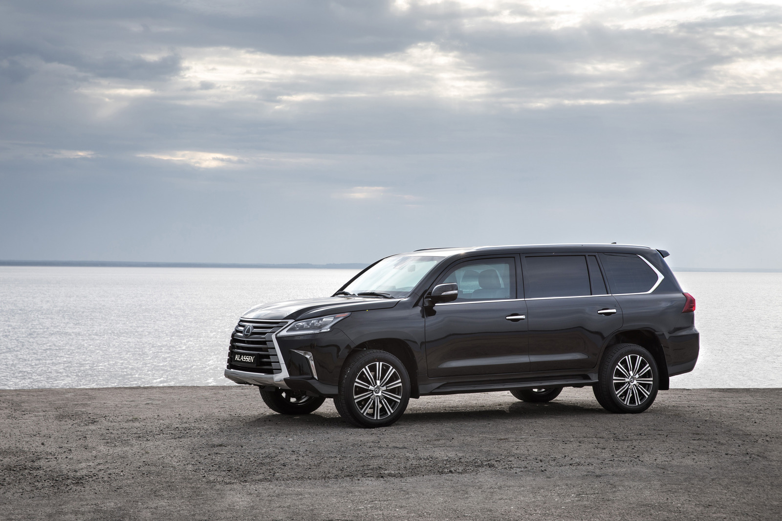 Удлинённый и бронированный автомобиль Lexus LX +500mm - KLASSEN