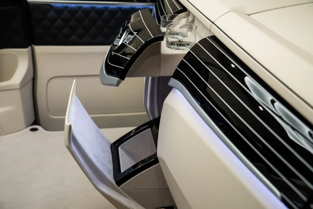 Mercedes-Benz V-Class MVV ROYAL BUSINESS LOUNGE VAN - MVV_2_1705